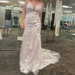 Selling David’s Bridal wedding gown, Unaltered. Size 8, can fit smaller